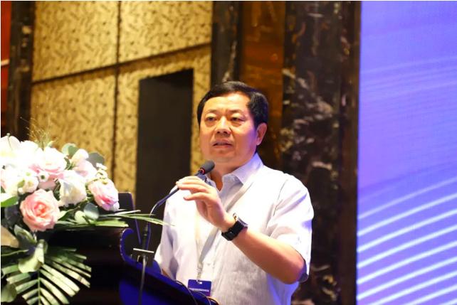 鋯鉿分會(huì)副會(huì)長(zhǎng)兼秘書長(zhǎng)安仲生,中國(guó)五金制品協(xié)會(huì)專職副理事長(zhǎng)金立新